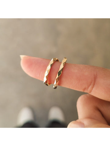 Par Aliança Casamento 2mm Ouro 18k Facetada Prisma Neumond Joias